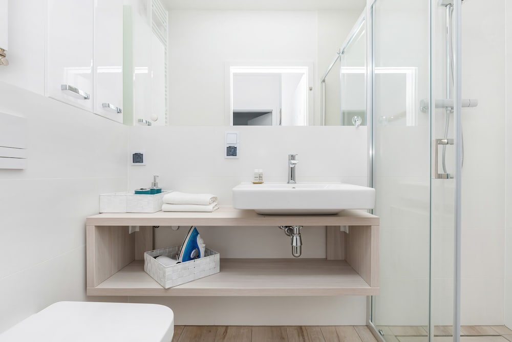 Sunny Rewal Apartments by Renters