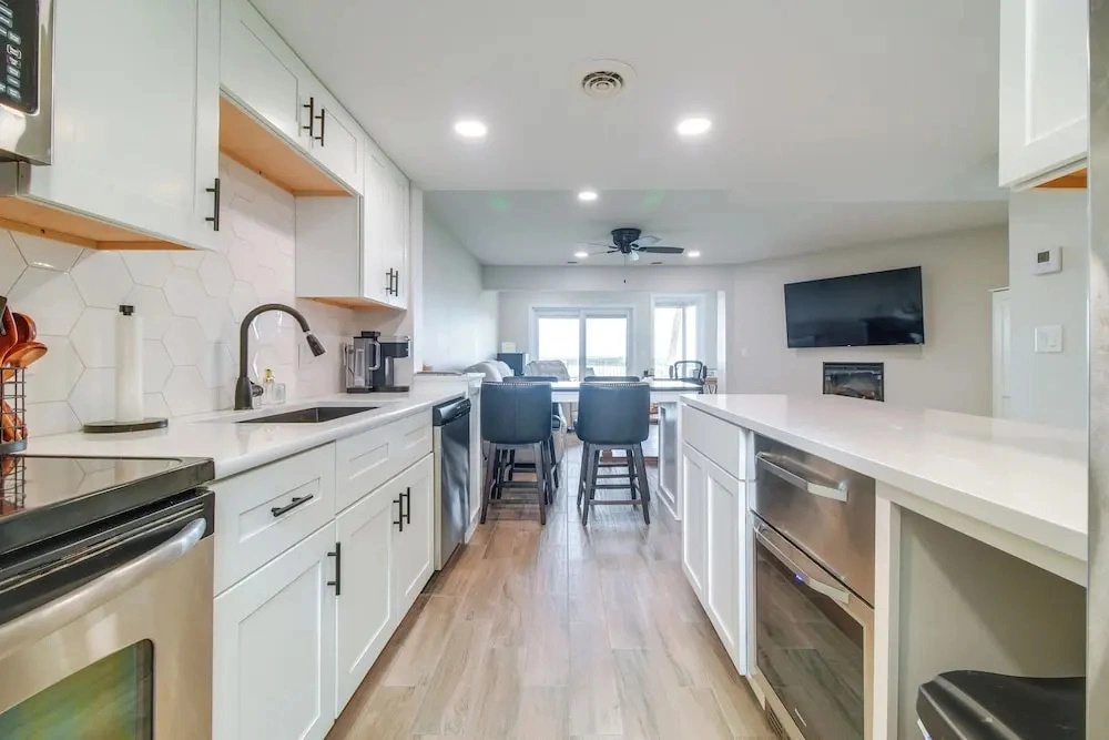 Double-decker View of Grand Lake! Modern Townhome