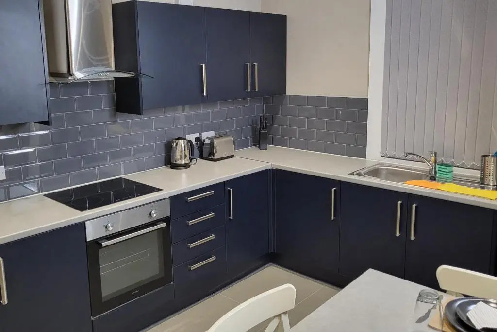Kepler Residence Modern 4 Bedroom Property 1 mile from Leeds Centre