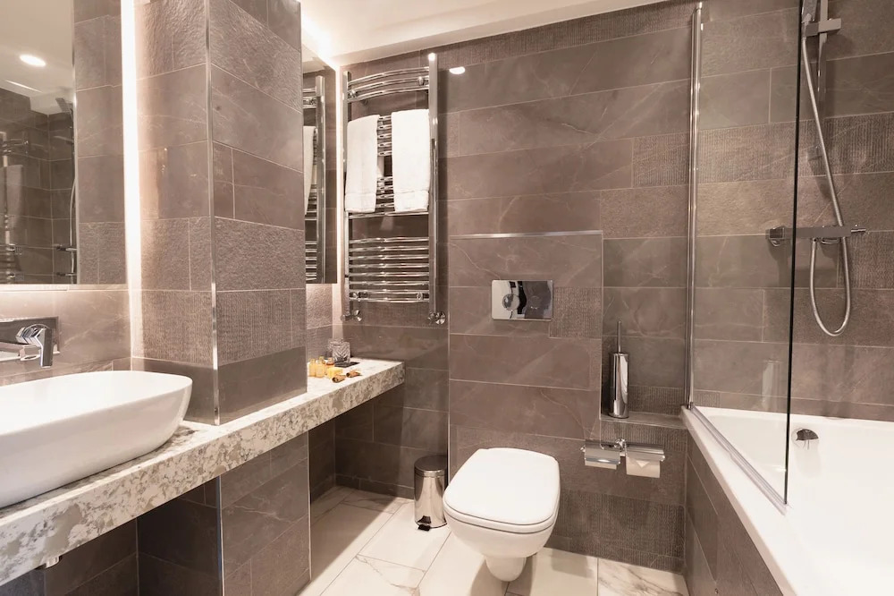 Clarendon Suites