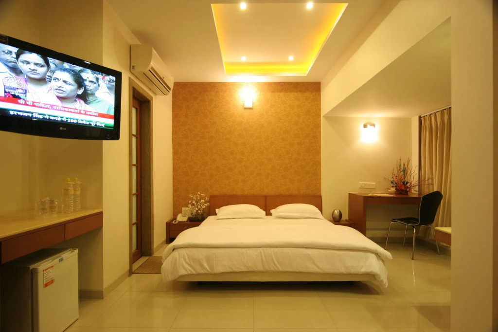 Pride Biznotel Alkapuri Near Vadodara Airport