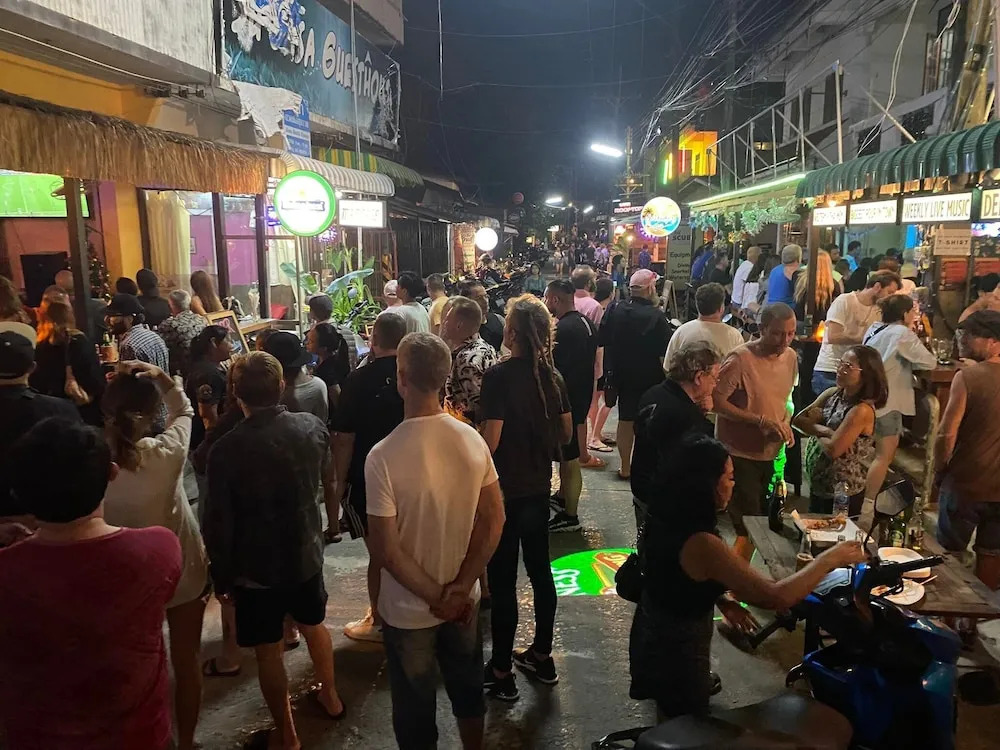 Holiday Phangan - Hostel & Bar