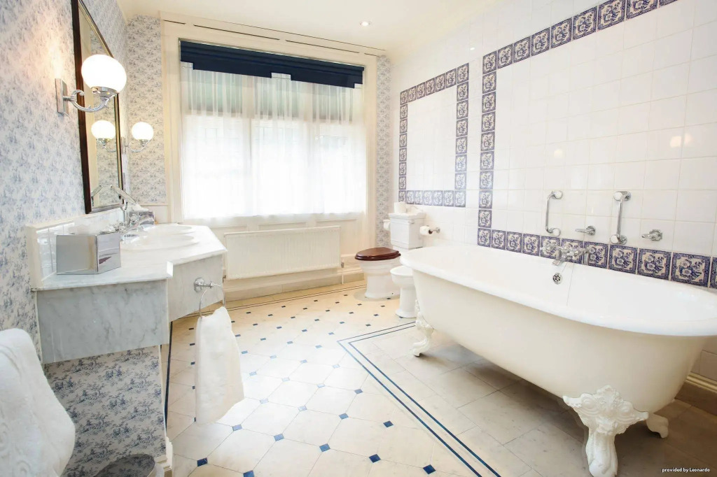 Best Western PLUS Grims Dyke Hotel