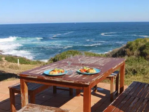 Ocean Views' 4 Ocean Street - air conditioned luxury with beautiful ocean views