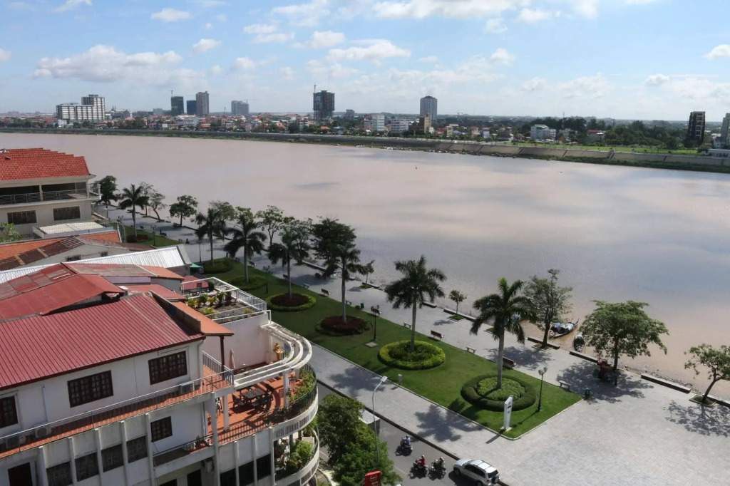 Paragon Central Hotel & Sky Bar