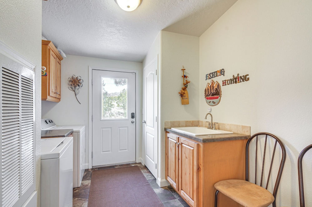 Secluded Boulder House - Next to National Forests!