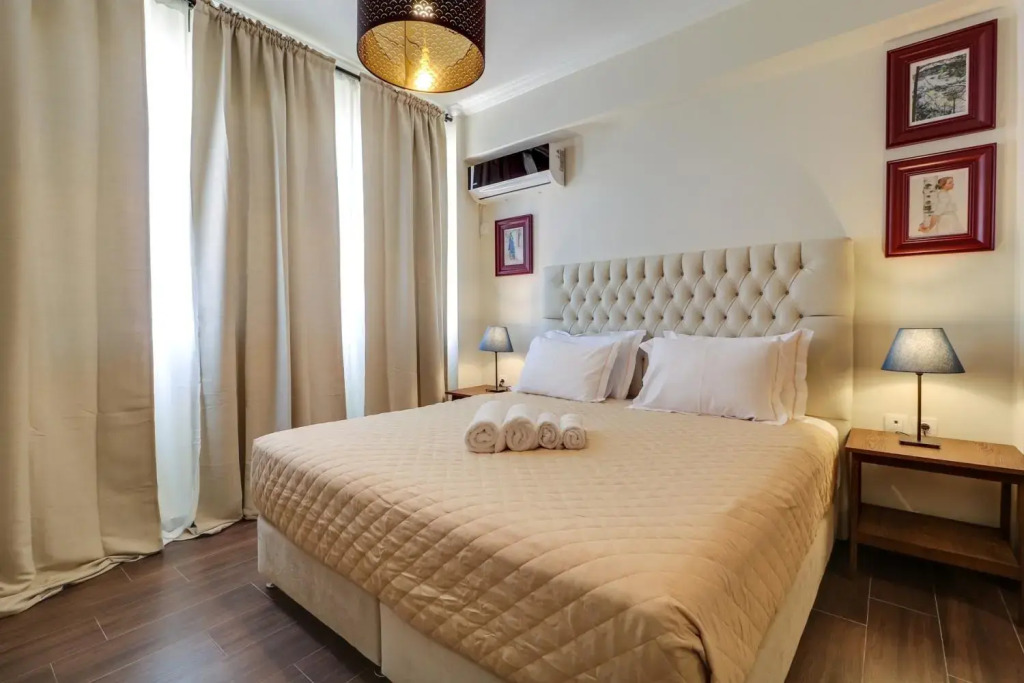 Ermou Fashion Suites #508 @ Plaka - King Size Bed