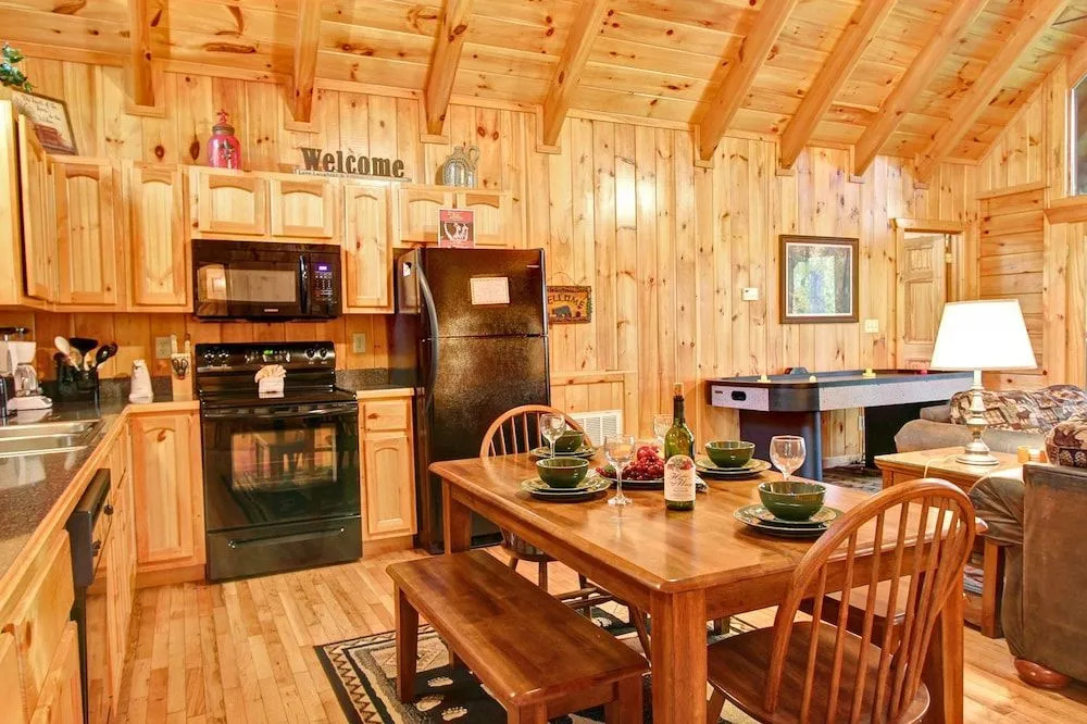 Whispering Winds 2 Bedrooms 2 Bathrooms Cabin