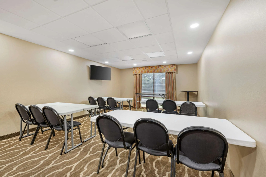 Comfort Suites East Lincoln - Mall Area