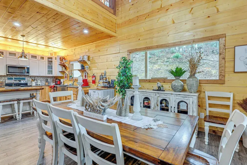 Close to Hiking & Attractions: Smoky Mtn Cabin