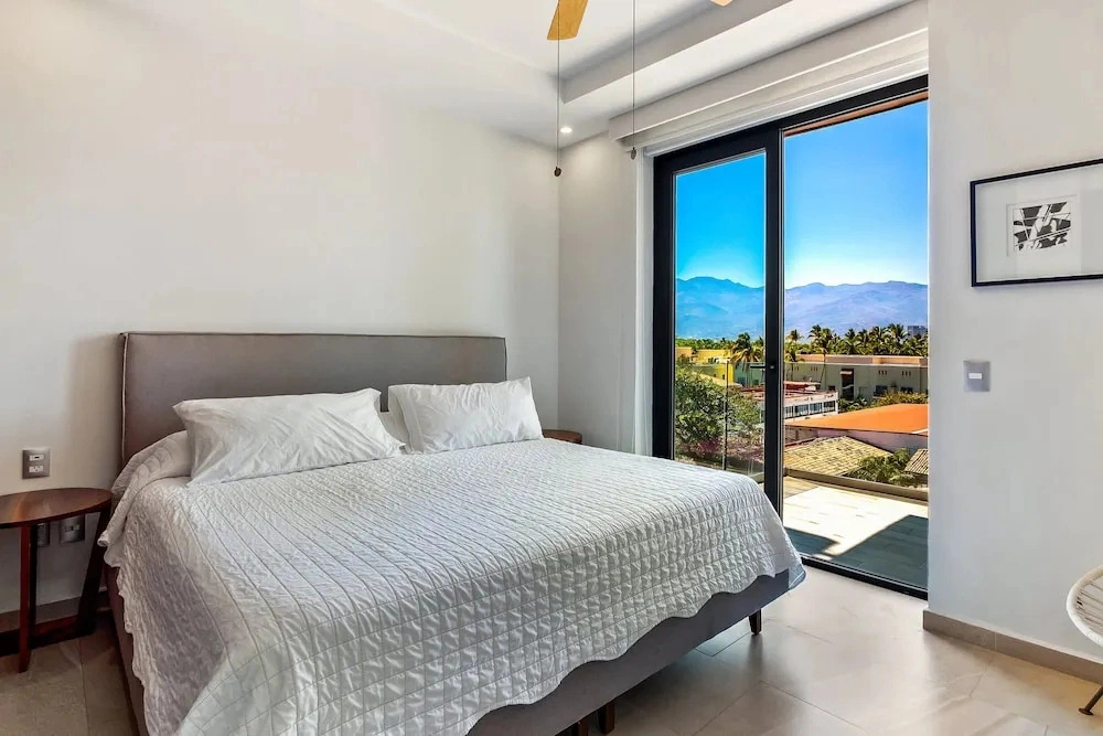 5th-floor Condo With Partial Ocean Views, Heated Pool, Sauna, Gym, Balcony, W/D