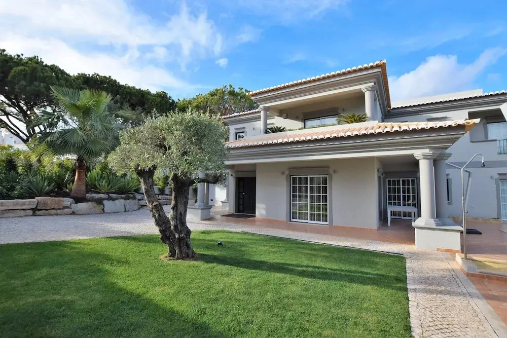 Exceptional Villa With Swimming Pool Close to Beach & Golf. Ideal for Families