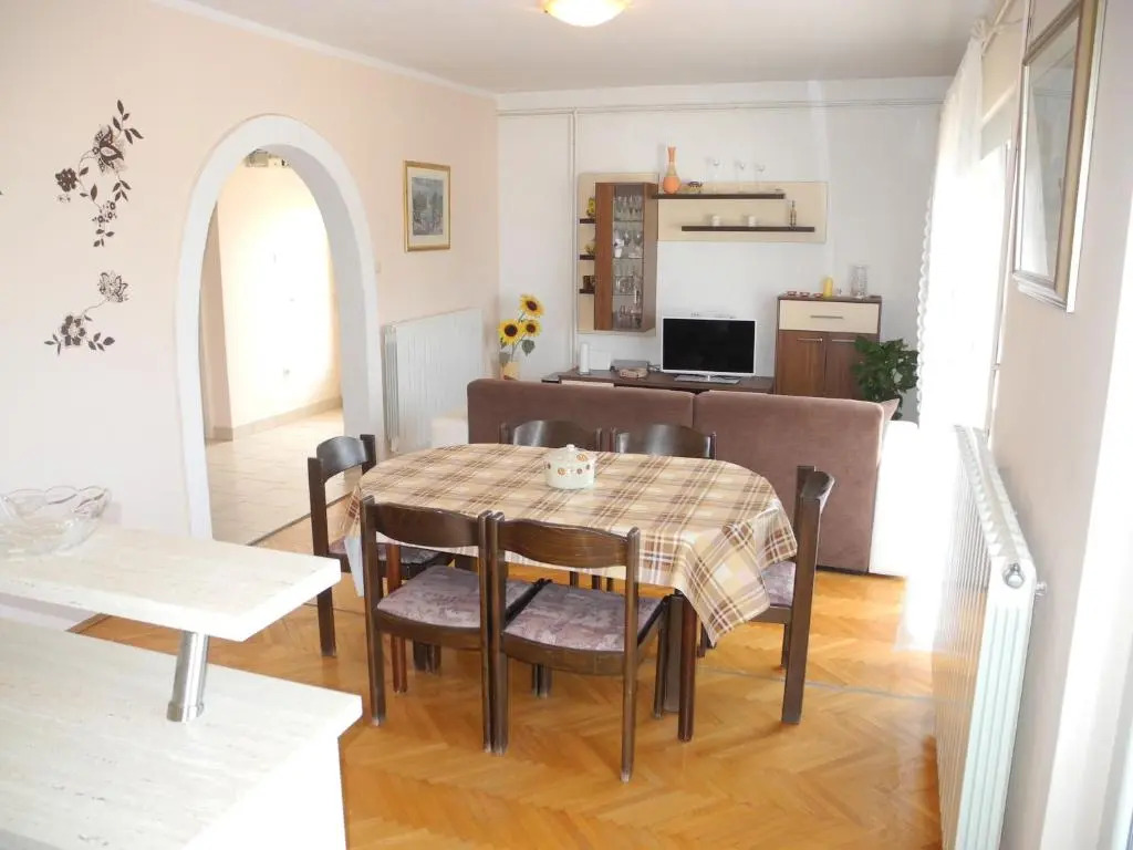 Apartment 2 Anamarija 41 pax