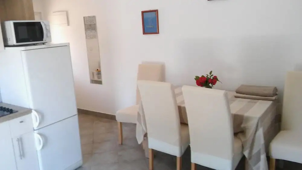 Room in Apartment - Great Location Just a Short Walk From the Beach and Downtown Biograd - 4 Guests!