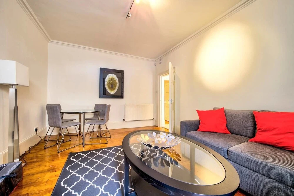 JOIVY Quiet Mews Apartment in New Town