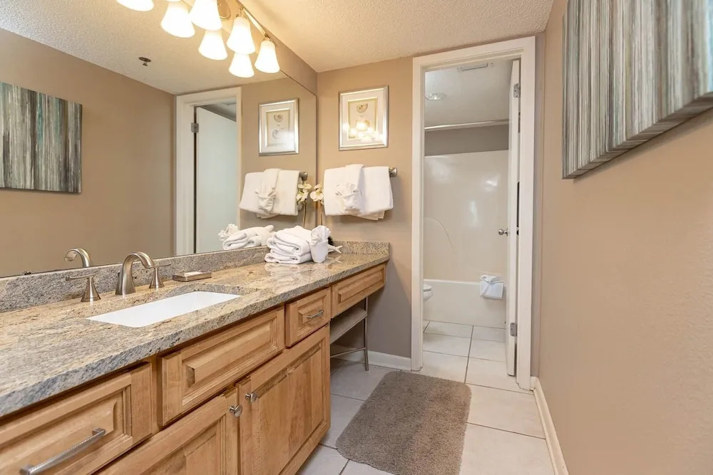 Phoenix Vi 6410 2 Bedroom Condo