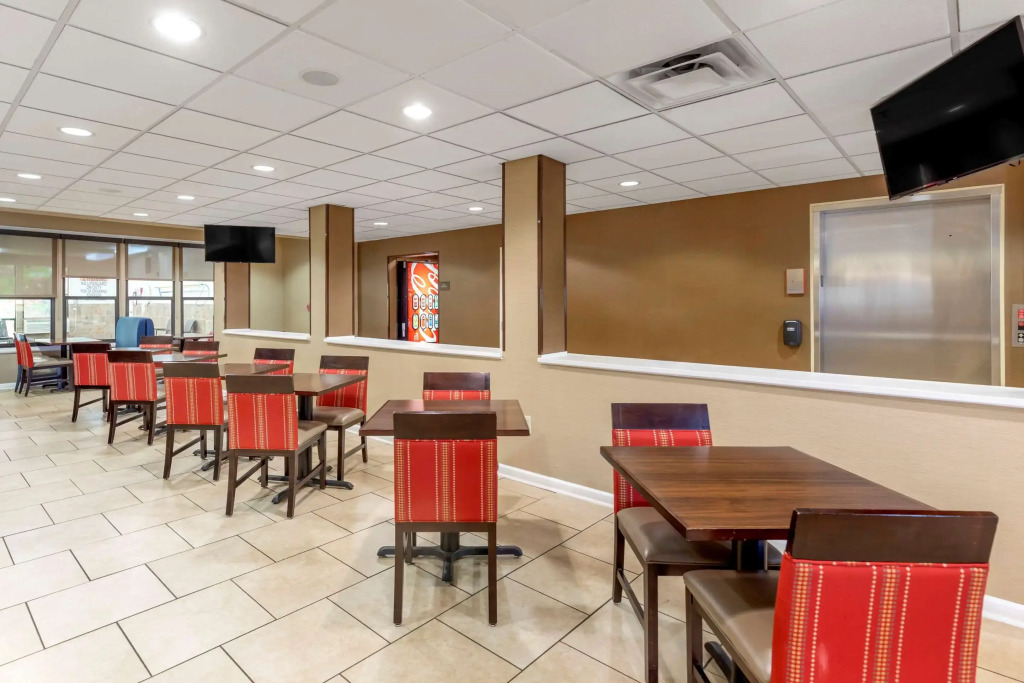 Comfort Inn & Suites Canton Riverstone Area