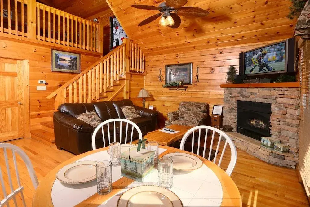 Hugs n Kisses 1 Br cabin by RedAwning