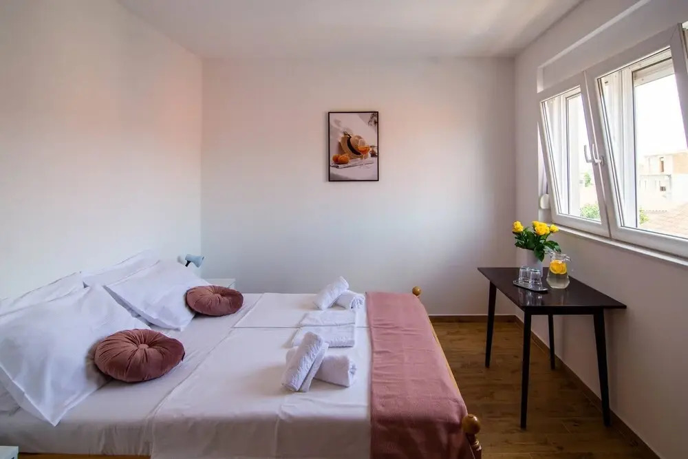 All New Sea View Apartment Moderna