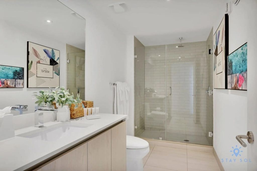 Bayview Luxury 3BR Condo Stunning Amenities