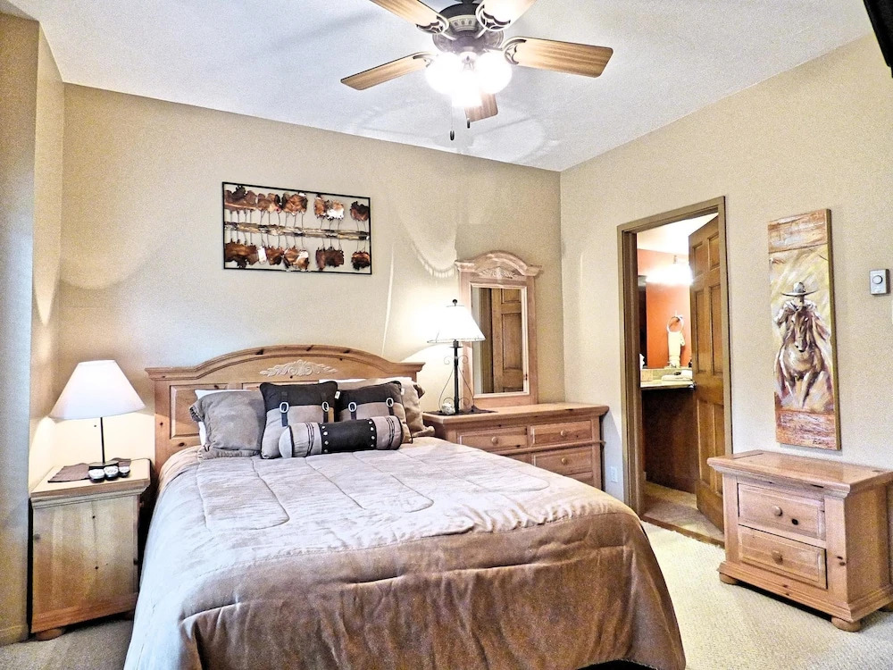Lift Tickets Ground Floor Pool, Hot Tubs, Near Mtn, Fireplace Shuttle