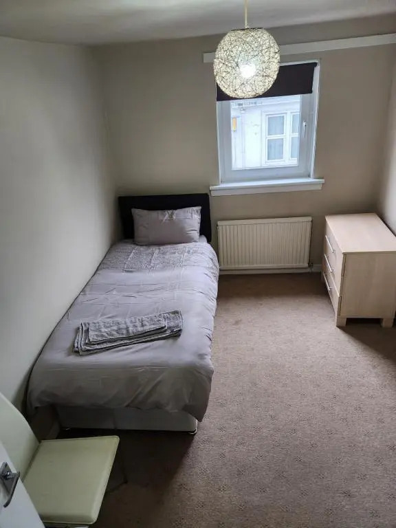 3 BEDROOM SERVICED APPARTMENT CENTRAL LOCATION SEA SIDE TOWn