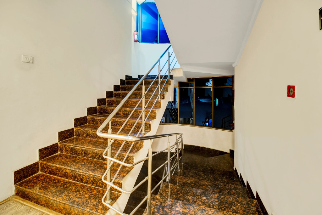 Townhouse Hatigaon Near Medicity Formerly Hotel Grand Majesty