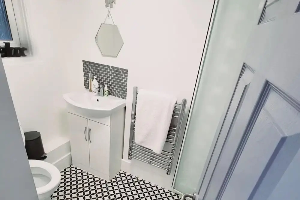 Apt - Sleeps 4/5 - Garden - Parking