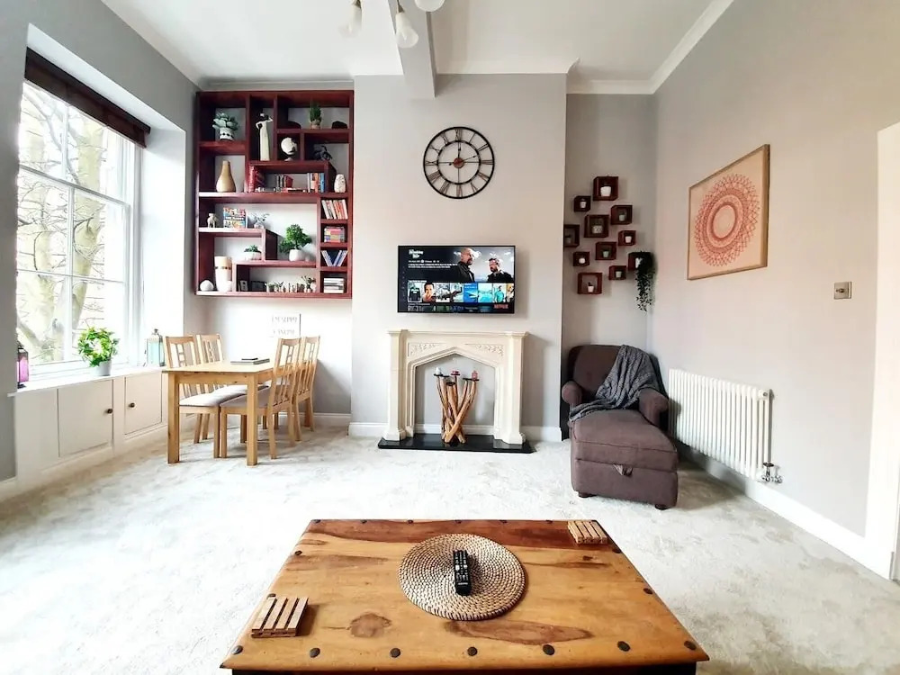 Unwind in a Bright Airy Victorian Apartment in West End!
