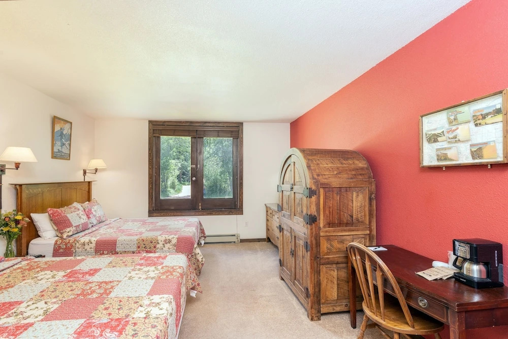 Manitou Lodge 2 by Alpine Lodging Telluride