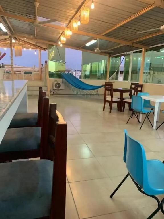 Reef Hostel Manta
