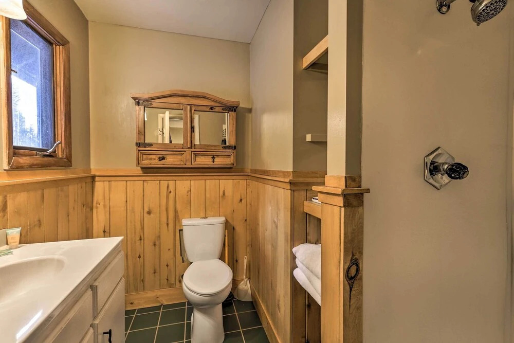 3 Mi to Ski Slopes! Hot Tub Haven in Breckenridge