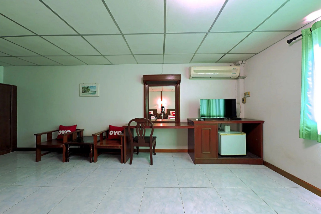 Dumrong Town Hotel