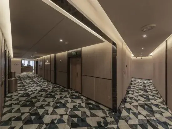 Mr. Robb Hotel (Chongqing West Railway Station)