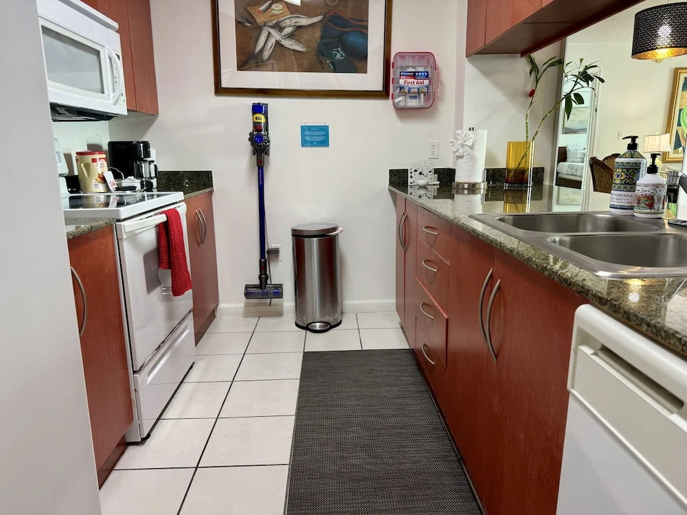 Miami Brickell unit Balcony Pool 1 pkg