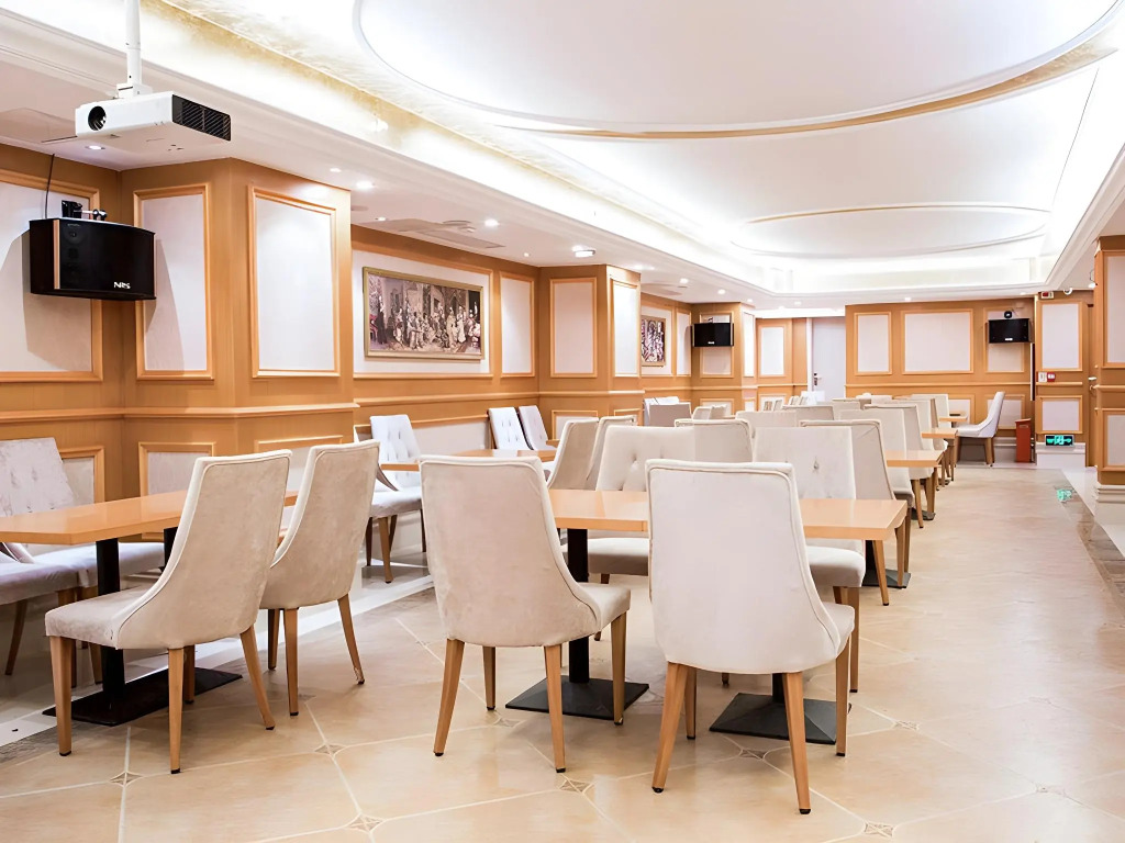 Vienna Hotel Whhan xingye road stone bridge subway station store