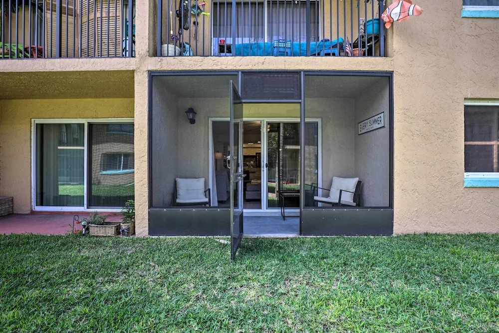 Walk to Crescent Beach: Condo w/ Pool Access