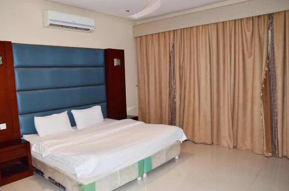 Quiet Rooms 3 Serviced Apartments