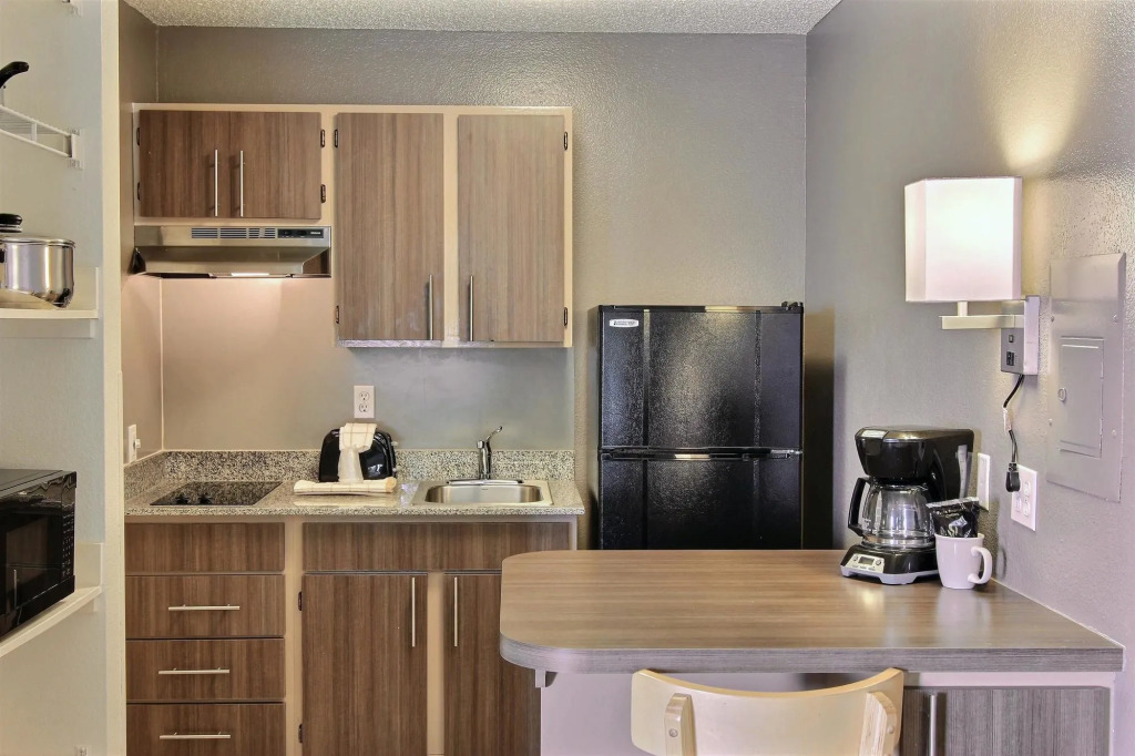 Studio 6 Extended Stay - Austin, TX - Midtown