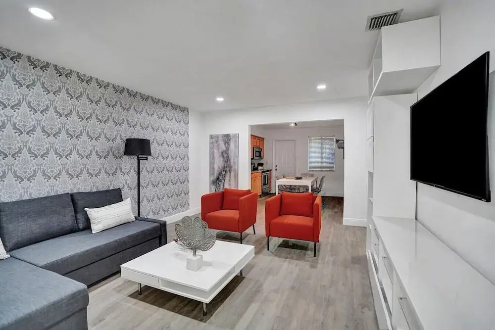 Miami 4 Bedroom Home, 10 Guests BBQ Museums & Art