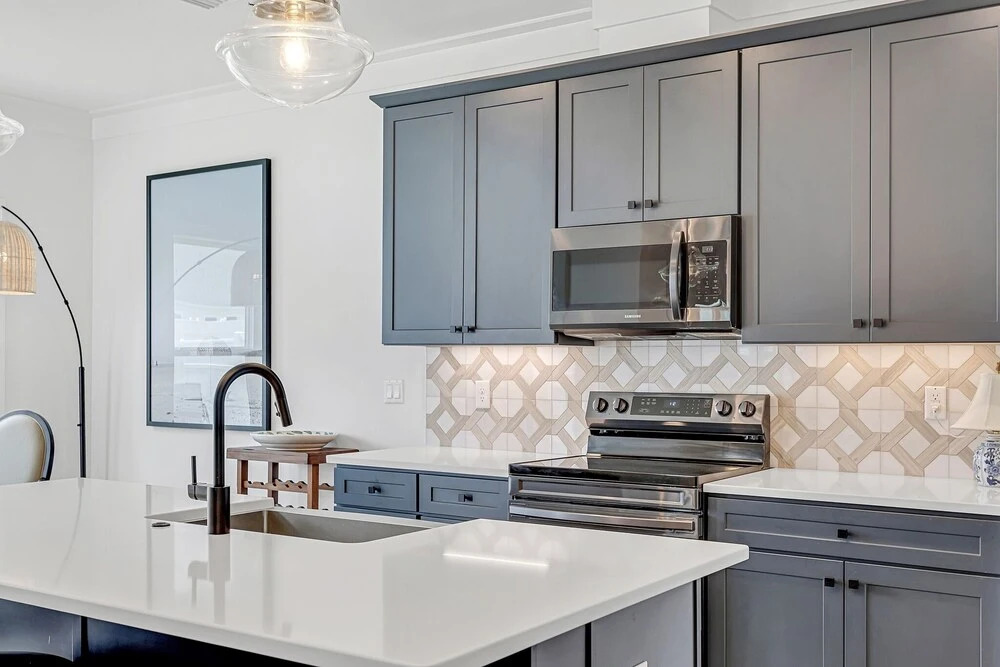22811 Ann Miller - Saltwater Solace 4 Bedroom Home by RedAwning
