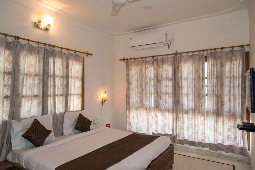 OYO 10412 Home Exotic 4BHK Villa Govardhan Vilas