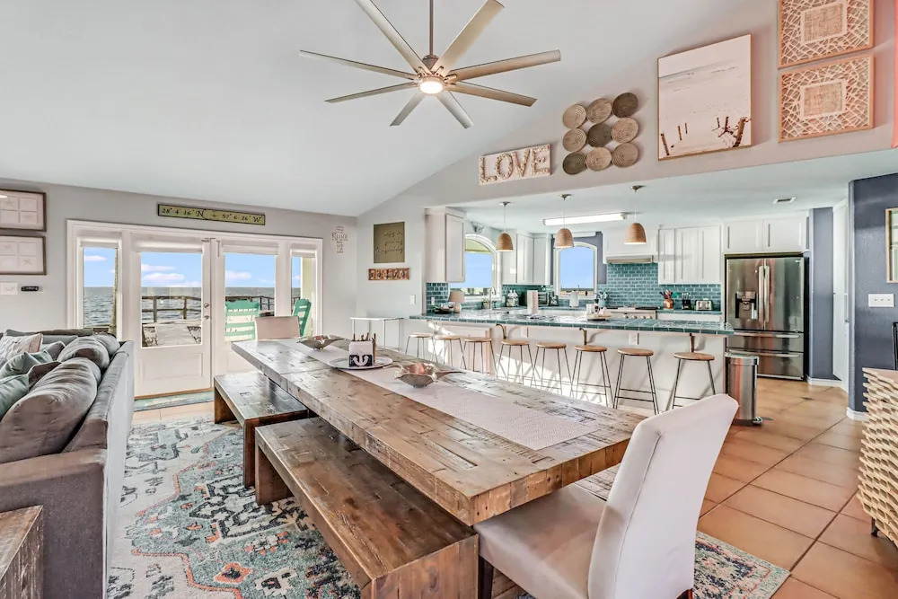 Baydream 4 Bedroom Home by RedAwning