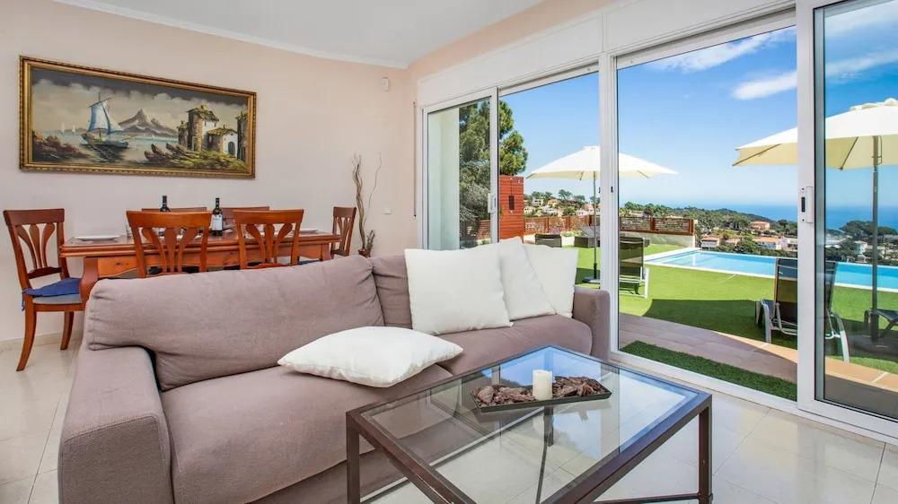 House - 3 Bedrooms with Pool and WiFi - 107973