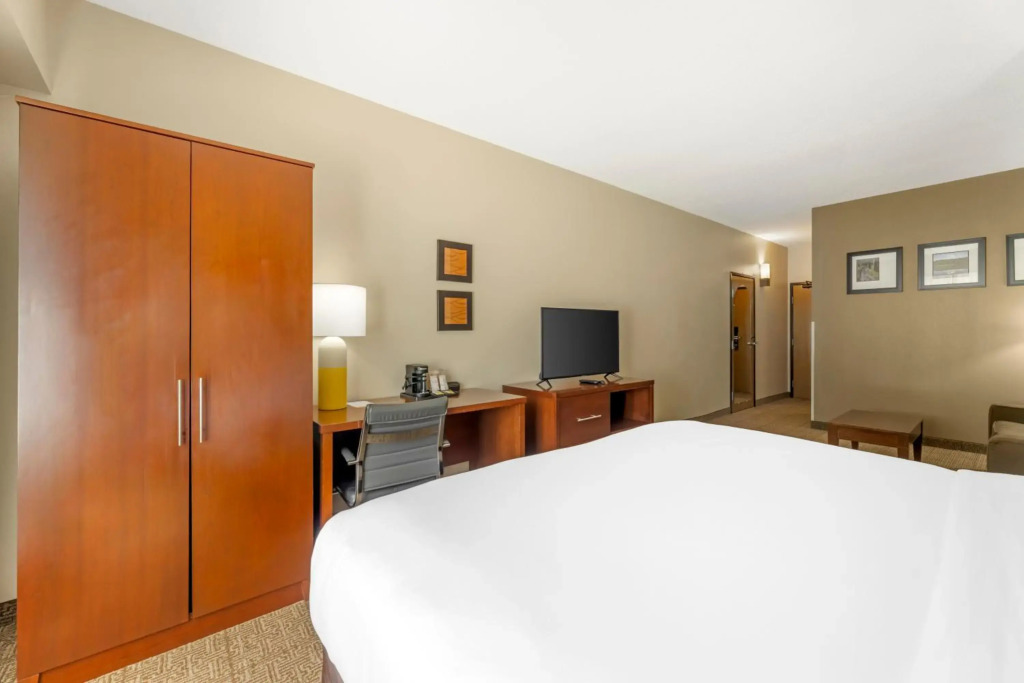Comfort Suites Near Vancouver Mall