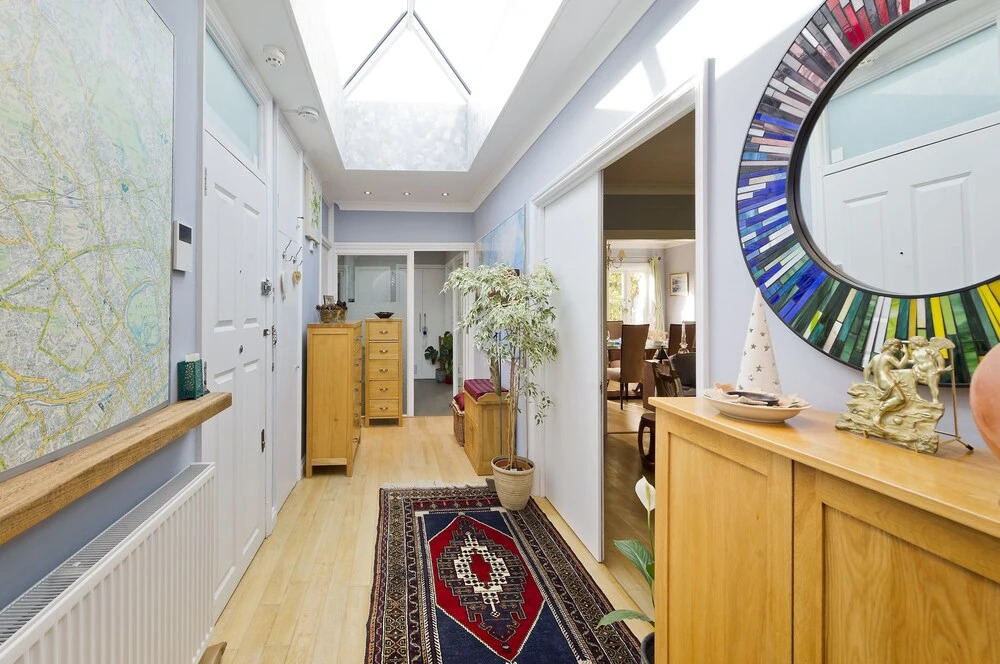 Delightful Apartment in Prime Location Near Hampstead Heath by Underthedoormat