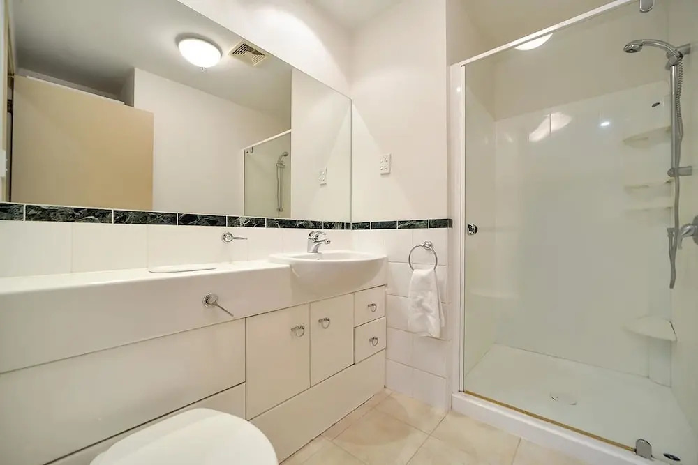 QV Modern Apartment with carpark - 674