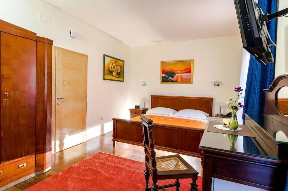 Rooms Miron