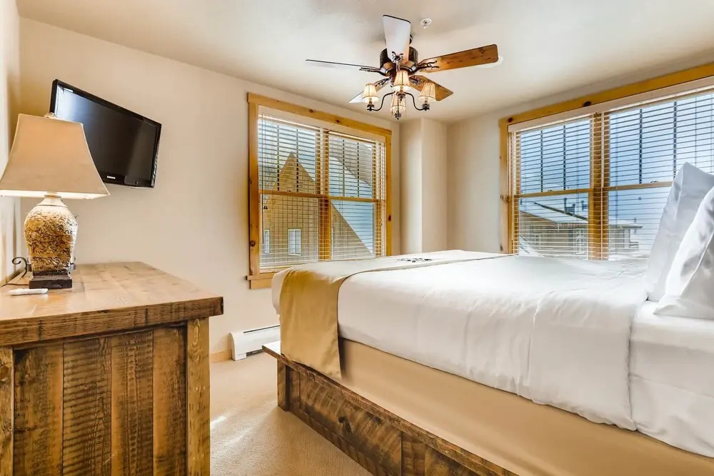 Updated 3br River Run-plenty Of Bedding & Kids Ski Free 3 Bedroom Condo by RedAwning