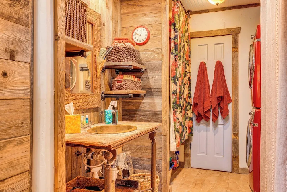 Pet-friendly Wimberley Cabin w/ Fire Pit & Hot Tub